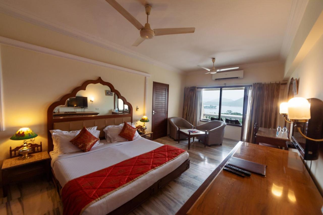 Hotel Hilltop Palace Udaipur Exterior photo