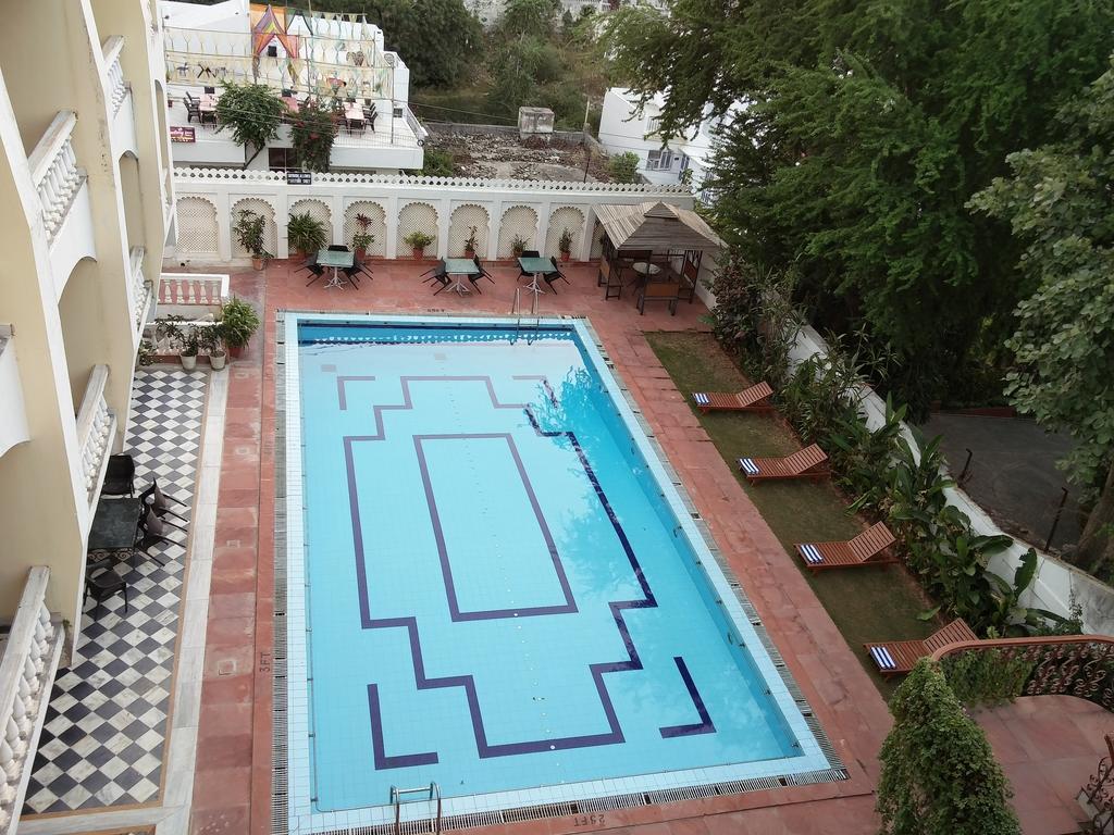Hotel Hilltop Palace Udaipur Exterior photo
